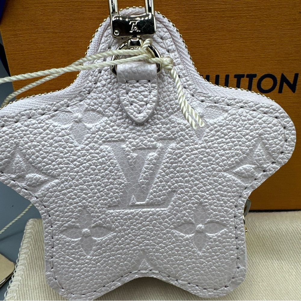 Louis Vuitton Spark Coin purse SNOWY PEARL. - Picture 4 of 7